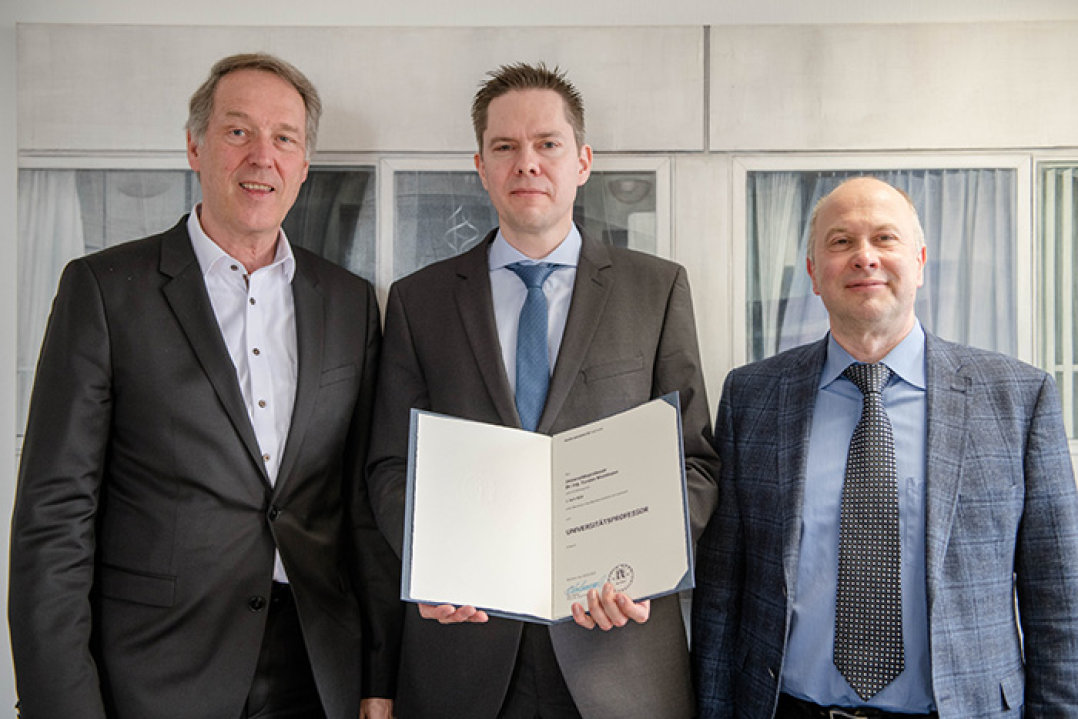 v.l.n.r. Rektor Prof. Dr. Axel Schölmerich, Prof. Dr.-Ing. habil. Torsten Wichtmann und Dekan Prof. Dr.-Ing. Rüdiger Höffer